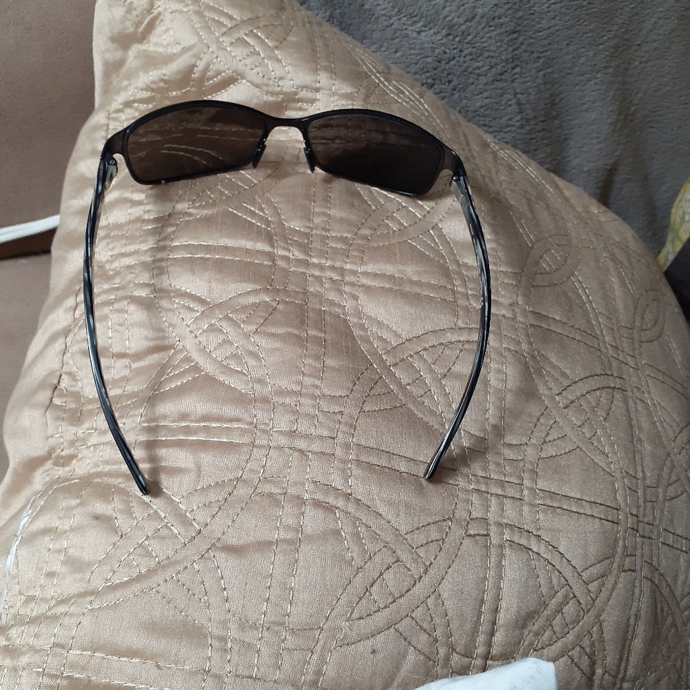 Sun Glasses - Picture 3 of 8